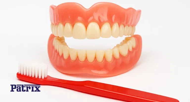 انتخاب بهترین مسواک برای دندان مصنوعی