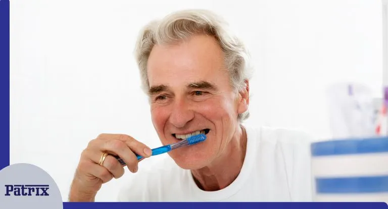 ویژگی‌های بهترین مسواک مخصوص دندان مصنوعی